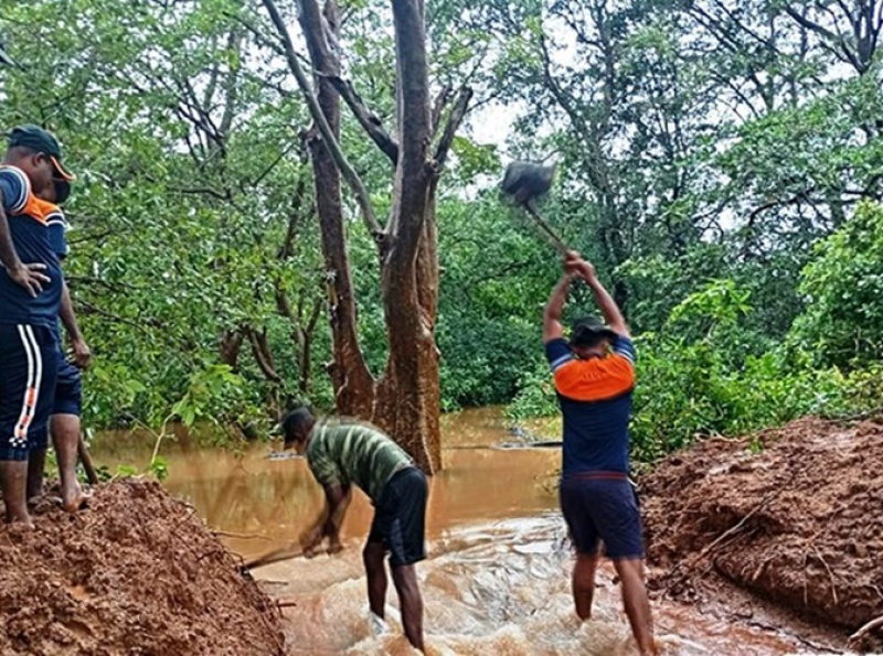 21 வது காலாட் படைப்பிரிவினரால் ஹொரவபொத்தானையில் வெள்ள நிவாரணம் பணிகள்