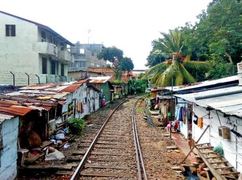 களனிவெலி புகையிரத வழி ஒதுக்கப்பட்ட இடங்களிலுள்ள குடியிருப்பாளர்களை மீள்குடியமர்த்துவதற்கு அனுமதி