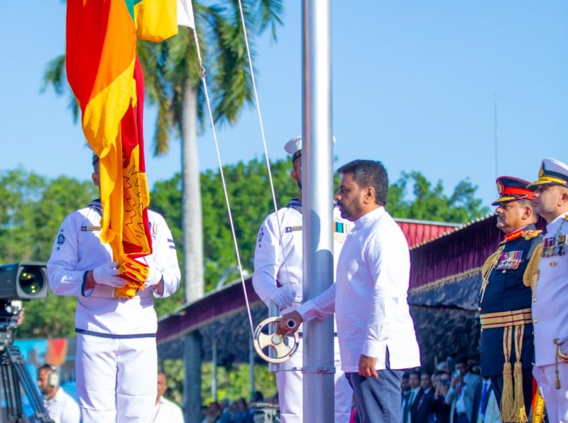 கடந்த காலத்தை பார்த்து சுதந்திர தினத்தை கொண்டாடாமல், இம்முறை எதிர்காலத்தை நோக்கியதாகதாக  சுதந்தர தினத்தை கொண்டாடுகிறோம்