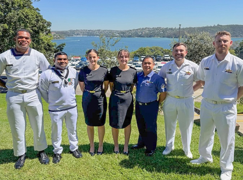 Royal Australian Naval Academy இல் நீரியல் அளவீட்டு பாடநெறியில் சிறந்த மாலுமிக்கான 'DUX' விருதை கடற்படை வீர்ர் ஆர்பிஜி சிந்தக வென்றார்