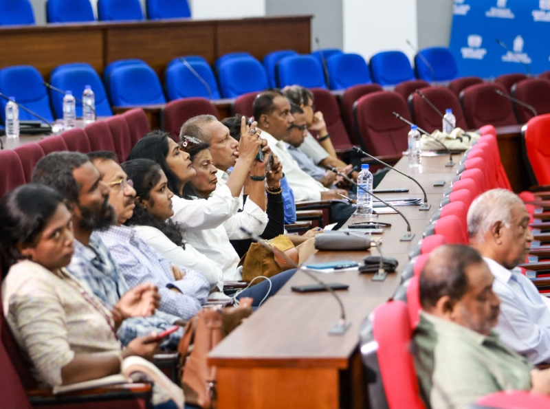 வெளிநாட்டு ஊடகங்களுக்காக செய்திகளை அறிக்கையிடுவதில் ஈடுபட்டுள்ள ஊடகவியலாளர்களுக்கிடையே தொழில் தொடர்புகளை ஏற்படுத்துவதற்கு விசேட கலந்துரையாடல்