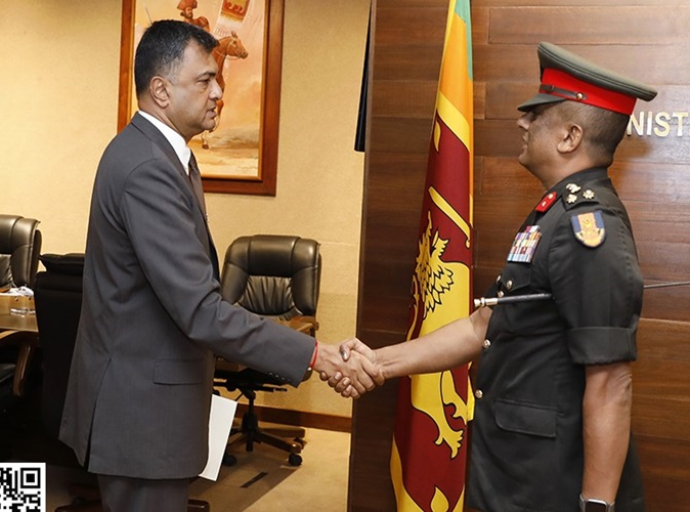 NCC இன் புதிய பணிப்பாளர் பாதுகாப்பு செயலாளரை சந்தித்தார்