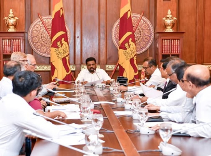 அமெரிக்காவின் புதிய வரி விதிப்பு குறித்து அரசாங்கத்திற்கு பரிந்துரைகளை வழங்குவதற்காக நியமிக்கப்பட்ட குழு ஜனாதிபதியுடன் சந்திப்பு