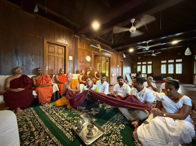 பர்மா மற்றும் தாய்லாந்தில் ஏற்பட்ட நிலநடுக்கத்தில் இறந்த பௌத பிக்குமார்களின் நினைவாக அனுராதபுர பர்மா விகாரையில் நினைவஞ்சலி