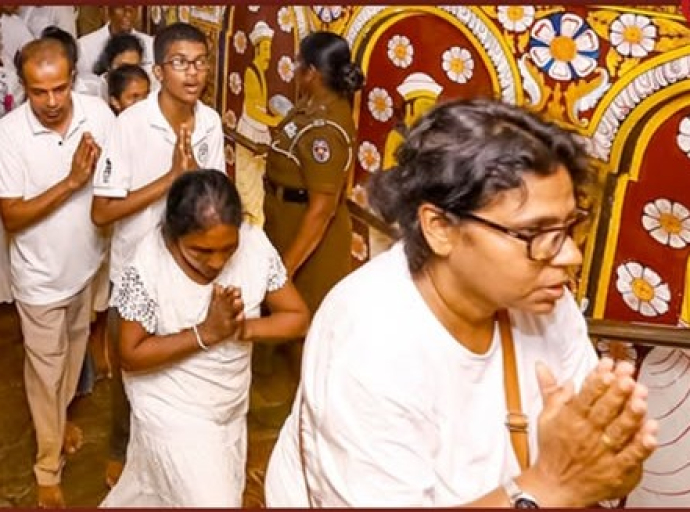 ஸ்ரீ தலதா வழிபாட்டிற்கு வரும் பக்தர்களுக்காக 24 மணி நேரமும் செயல்படும் சுகாதார கண்காணிப்பு குழுக்கள்