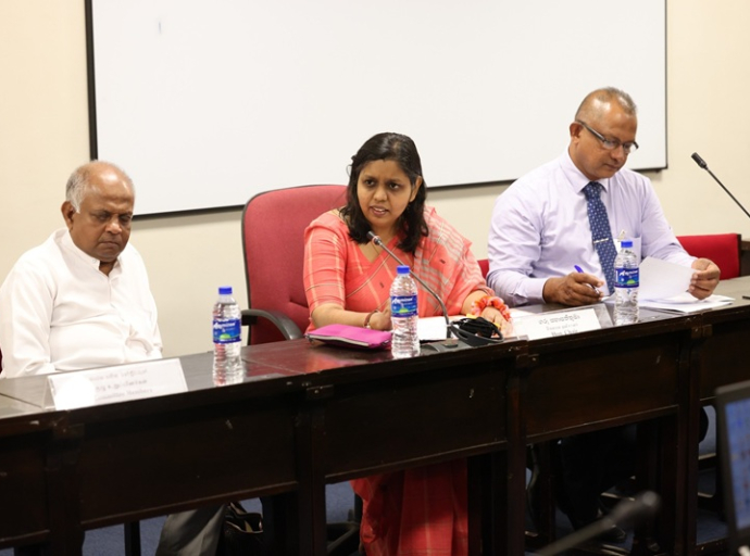 பொதுப் போக்குவரத்தில் பாதுகாப்பை உறுதி செய்வதற்கு எடுக்கக்கூடிய நடவடிக்கைகள் குறித்து போக்குவரத்து உப குழுவில் கலந்துரையாடல்