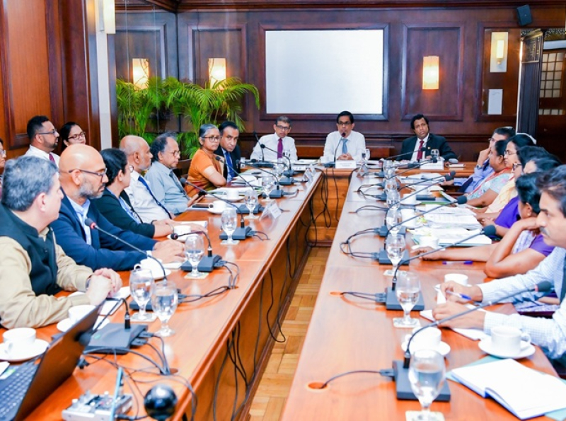 பாடசாலை மாணவர்களுக்கு போசாக்கு உணவு வழங்கும் திட்டம் தொடர்பான பிரச்சினைகளைத் தீர்க்க அரசு கொள்கைரீதியான முடிவு எடுத்துள்ளது.