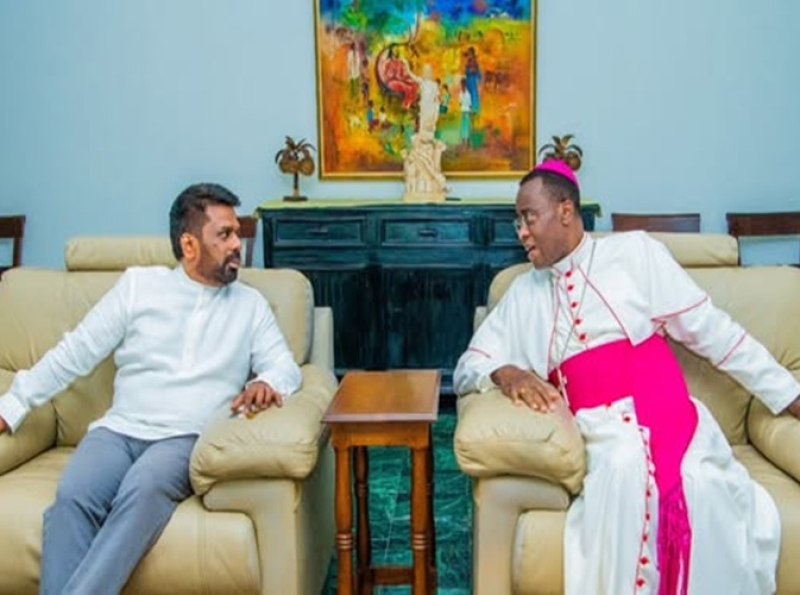 பரிசுத்த பாப்பரசர் பிரான்சிஸ் அவர்களின் மறைவுக்கு இரங்கல் தெரிவிக்க ஜனாதிபதி வத்திக்கான் தூதரகத்திற்கு வருகை