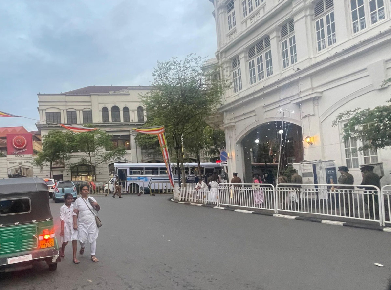 க்ளீன் ஸ்ரீலங்கா திட்டத்தின் கீழ் கண்டி நகரம் மக்களின் பங்களிப்புடன் பரிசுத்தமானது