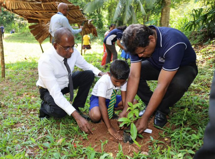 நீர் வழங்கல் வடிகாலமைப்பு சபைக்கு 50 வருடங்கள் பூர்த்தியாவதை முன்னிட்டு ஒரு இலட்சம் மரக்கன்றுகள் நடும் திட்டம்  
