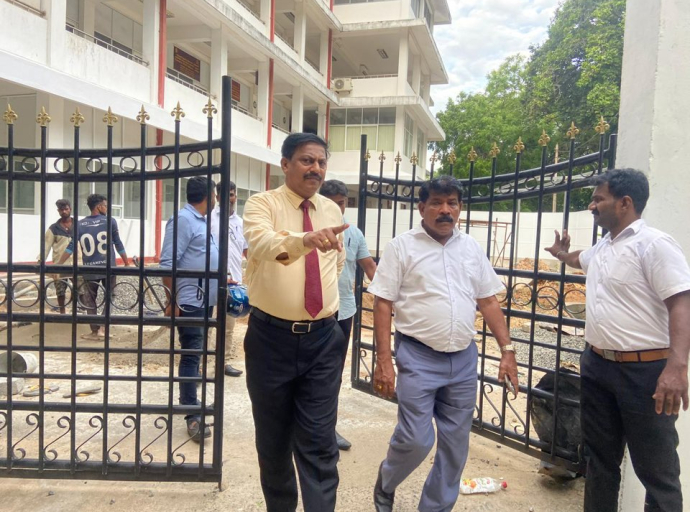 யாழ்.மாவட்ட கடவுச்சீட்டு அலுவலகத்தை கெளரவ கடற்றொழி்ல் அமைச்சர் பார்வையிட்டார்