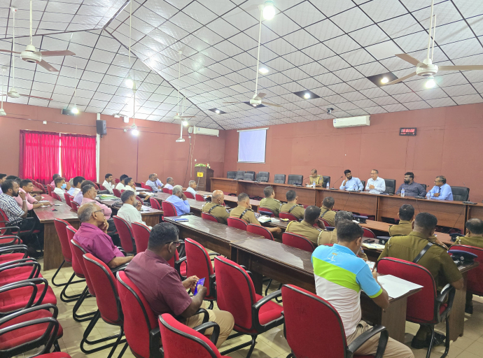 உலக சுற்றுச்சூழல் தினத்தை முன்னிட்டு கடற்கரைக்கு அருகிலுள்ள கடற்பரப்பை சுத்தம் செய்வதல் தொடர்பான கலந்துரையாடல்