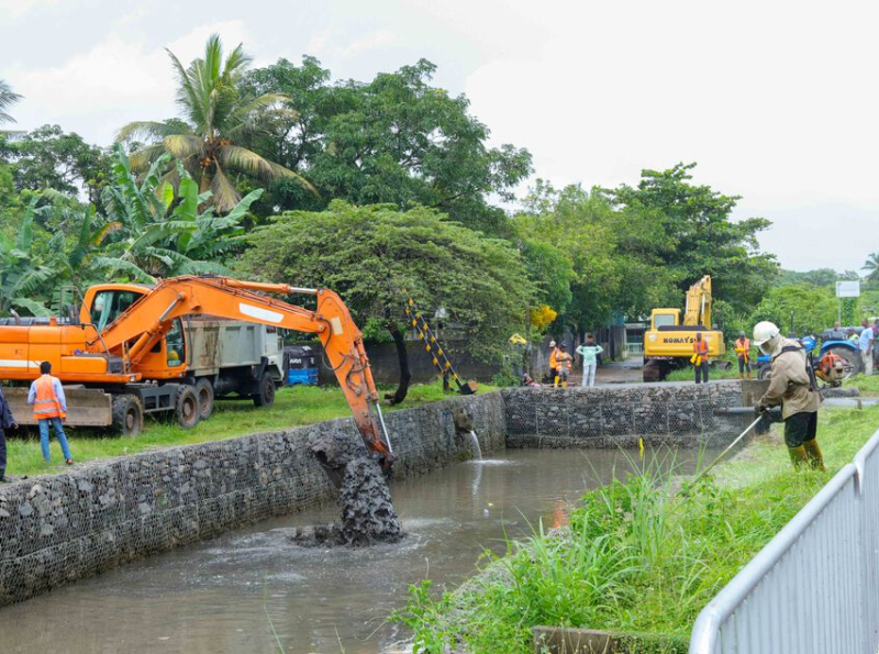 உலக சுற்றாடல் தினத்தை முன்னிட்டு &quot;Clean Sri Lanka&quot; ஒத்துழைப்புடன் கொழும்பு மற்றும் அதனை அண்டிய பகுதிகளில் வாய்க்கால்களை தூய்மைப்படுத்தும் வேலைத்திட்டம்