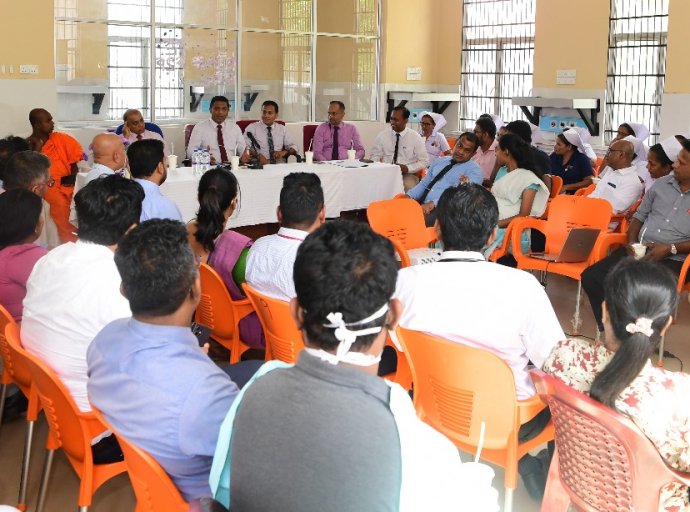 சுகாதாரம் மற்றும் ஊடக அமைச்சர் தம்புத்தேகம ஆதார மருத்துவமனைக்கு சிறப்பு ஆய்வு விஐயத்தை மேற்கொண்டார்.