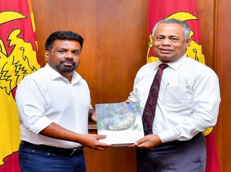 மக்கள் வங்கியின் 2024 ஆம் ஆண்டுக்கான வருடாந்த அறிக்கை ஜனாதிபதியிடம் கையளிப்பு