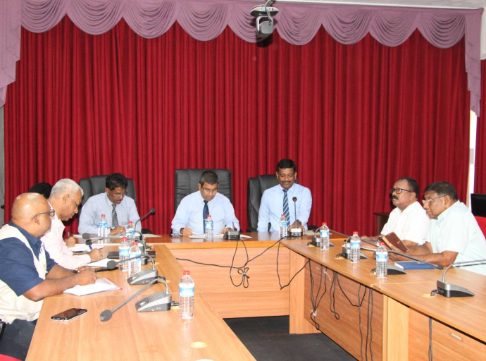 கிளிநொச்சி மாவட்டத்தில் உலக உணவு திட்டத்தின் கீழ் இரண்டு நிகழ்ச்சி திட்டங்கள் நடைமுறைப்படுத்தப்பட்டு வருகிறன.