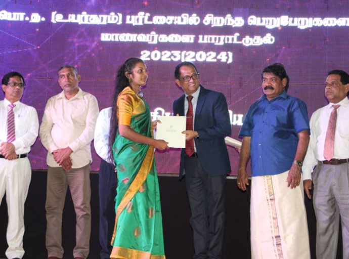 ஜனாதிபதி நிதியத்தினால் உயர்தரத்தில் சிறந்த பெறுபேறுகளைப்பெற்ற வடமாகாண மாணவர்களை பாராட்டும் நிகழ்வு கிளிநொச்சியில்