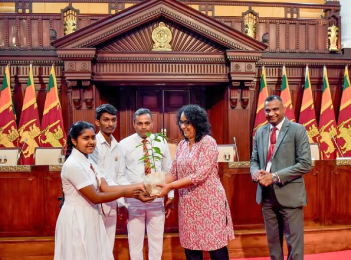 மாவனெல்ல மயூரபாத கல்லூரி மாணவர்கள் ஜனாதிபதி செயலகம் மற்றும் ஜனாதிபதி மாளிகைக்கு வருகை