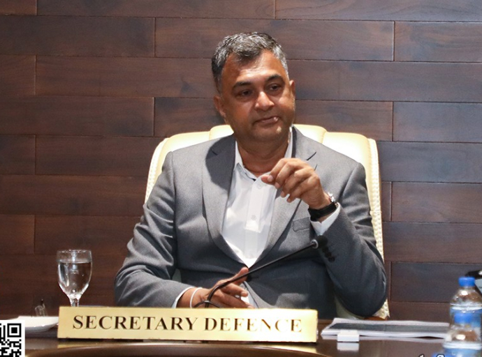 பாதுகாப்பு தலைமையக வளாக நிர்மாண திட்டத்தின் முன்னேற்றம் தொடர்பில் பாதுகாப்பு அமைச்சு மதிப்பாய்வு
