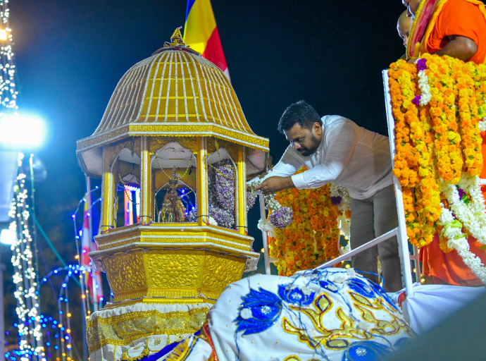 வரலாற்று பாரம்பரியத்தில் வேரூன்றிய ஒரு தேசமாக கட்டியெழுப்புவோம்  - ஜனாதிபதி