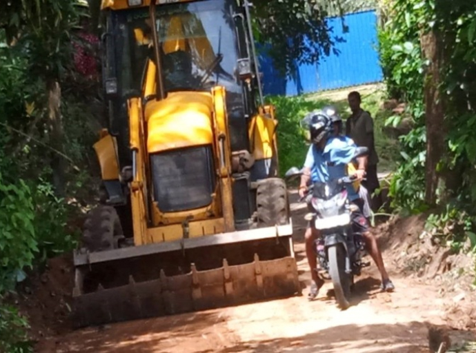 பிடபெத்தர பிரதேச சபை ஊடாக அபிவிருத்தி செய்யப்படாத கிராமிய வீதிகளை அபிவிருத்தி செய்யும் திட்டம் ஆரம்பம்