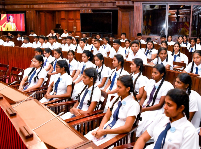 அனுராதபுரம் பண்டுல மகா வித்தியாலய மாணவர்கள் ஜனாதிபதி மாளிகைக்கு விஜயம்