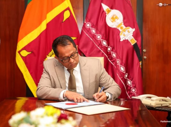 வேலையாட்களின் வரவுசெலவுத்திட்ட நிவாரணப்படி(திருத்தம்), வேலையாளர்களின் வரவுசெலவுத்திட்ட நிவாரணப்படி(திருத்தம்) மற்றும் வேலையாளர்களின் தேசிய குறைந்தபட்ச வேதனம் (திருத்தம்) ஆகிய சட்டமூலங்களை சாபாநாயகர் சான்றுரைப்படுத்தினார்