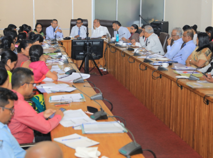 2025 ஆம் ஆண்டில் அனைத்து திட்டங்கள் மற்றும் திட்டங்களை முடிவுறுத்துவதற்குத் தேவையான நடவடிக்கைகளை மேற்கொள்ளவும்     அமைச்சர் கலாநிதி உபாலி பண்ணிலகே அதிகாரிகளுக்கு பணிப்பு 