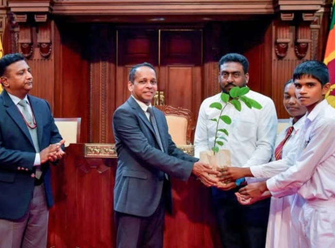 மாத்தறை மிரிஸ்ஸ மத்திய கல்லூரி மற்றும் குளியாப்பிட்டிய குணானந்த மத்திய கல்லூரி மாணவர்கள் ஜனாதிபதி செயலகத்திற்கு வருகை