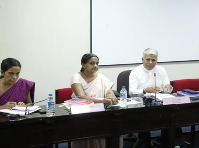 வழிவகைகள் பற்றிய குழுவின் தலைவர் பதவி கௌரவ பாராளுமன்ற உறுப்பினர் விஜேசிறி பஸ்நாயக்க அவர்களுக்கு