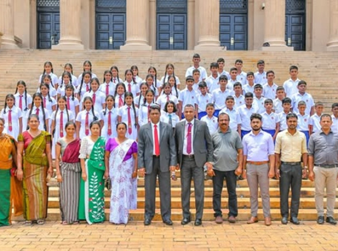 பாடசாலை மாணவர்கள் ஜனாதிபதி மாளிகைக்கு வருகை