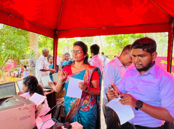 உடுவிலில் நடைபெற்ற விசேட நடமாடும் சேவையில் 1526 பொதுமக்கள் ஆர்வத்தோடு பங்கேற்றனர்
