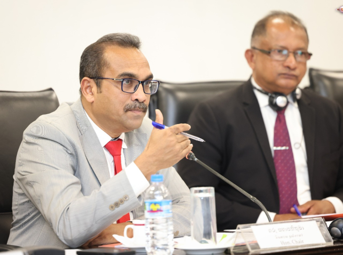 அதிவேக நெடுஞ்சாலையில் பயணிகள் போக்குவரத்து பஸ்களில் செல்லும் பயணிகளுக்கு ஆசனப் பட்டி அணிவதைக் கட்டாயமாக்கும் வர்த்தமானி அறிவித்தல்