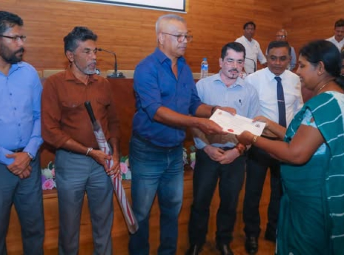 2024/25 பெரும்போகத்திற்கான இழப்பீட்டு காசோலைகள் விநியோகம் விவசாய அமைச்சரின் தலைமையில் இடம்பெற்றது.