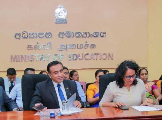 நாட்டின் மாற்றத்தின் பொறுப்பு அரசியல் தலைவர்களுக்கு போல் அரச சேவையில் தலைமைத்துவத்தை வழங்குபவர்களுக்கும் உள்ளது - கல்வி உயர்கல்வி மற்றும் தொழிற்கல்வி அமைச்சர் கலாநிதி ஹரிணி அமரசூரிய 