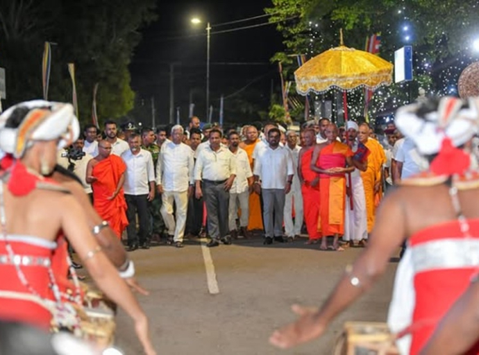 வரலாற்றுச் சிறப்புமிக்க மஹியங்கனை ரஜமஹா விகாரையின் வருடாந்த எசல மகா பெரஹெராவைப் பார்வையிட ஜனாதிபதி இணைந்துகொண்டார்