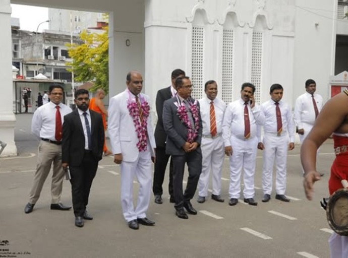 பாராளுமன்ற உறுப்பினர்கள் நாட்டின் உரிமையாளர்கள் அல்ல, மாறாக மக்களைப் பிரதிநிதித்துவப்படுத்தும் தற்காலிகப் பொறுப்பாளர்கள் - கௌரவ சபாநாயகர் (வைத்தியர்) ஜகத் விக்கிரமரத்ன