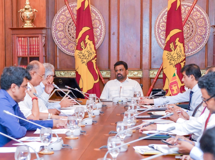 ஜனாதிபதி தலைமையில் நடைபெற்ற ஆடைத் துறையினருடனான வரவு செலவுத் திட்ட பூர்வாங்கக் கலந்துரையாடல்