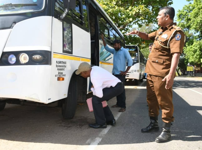 மட்டக்களப்பில் பாடசாலை மாணவர்களை ஏற்றிச் செல்லும் வாகனங்கள் பரிசோதனை