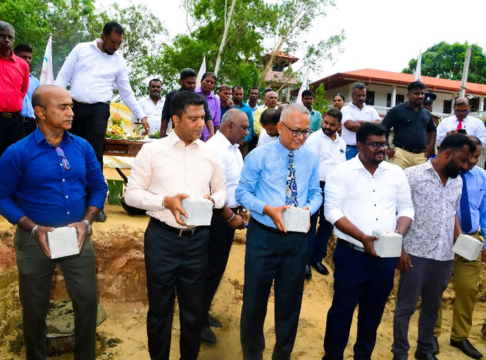 களுவாஞ்சிக்குடி தபால் நிலையத்தின் புதிய கட்டிடத்திற்கான அடிக்கல் நாட்டும் நிகழ்வு