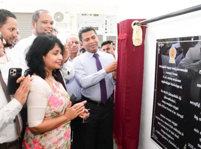 பொத்துவில் ஆதார மருத்துவமனையில் ஒரு பில்லியன் ரூபாய் செலவில் கட்டப்பட்ட மூன்று மாடி அறுவை சிகிச்சை மற்றும் மருத்துவ வளாகக் கட்டிடம் பொதுமக்களுக்குத் திறக்கப்படவுள்ளது.