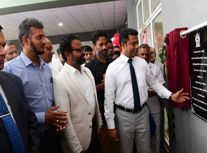 தர்கா பிராந்திய வைத்தியசாலைக்கு ரூ. 1 பில்லியன் பெறுமதியான செலவில் நிர்மானிகக்கப்பட்ட கட்டடம் திறந்து வைக்கப்ட்டது.