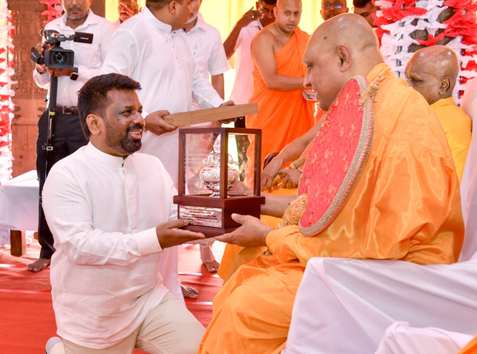 புதிய அஸ்கிரி அநுநாயக்க தேரருக்கு ஸ்ரீ சன்னஸ் பத்திரம் வழங்கும் நிகழ்வு  ஜனாதிபதி தலைமையில்