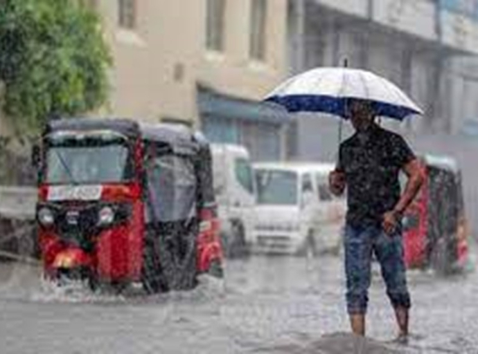 நாட்டின் பல பாகங்களில் மாலை வேளையில் இடியுடன் கூடிய மழை பெய்வதற்கான சாதகமான வளிமண்டல நிலைமை காணப்படுகின்றது.