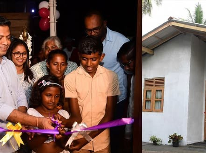 "சொந்தமாக ஒரு இடம் - ஒரு அழகான வாழ்க்கை" என்ற சிறந்த திட்டத்தின் கீழ், களுத்துறை மாவட்டத்தில் மிகக் குறைந்த வருமானம் கொண்ட ஐந்து குடும்பங்களுக்காக நிர்மாணிக்கப்பட்ட வீடுகள் அந்தக் குடும்பங்களிடம் கையளிக்கப்பட்டது.
