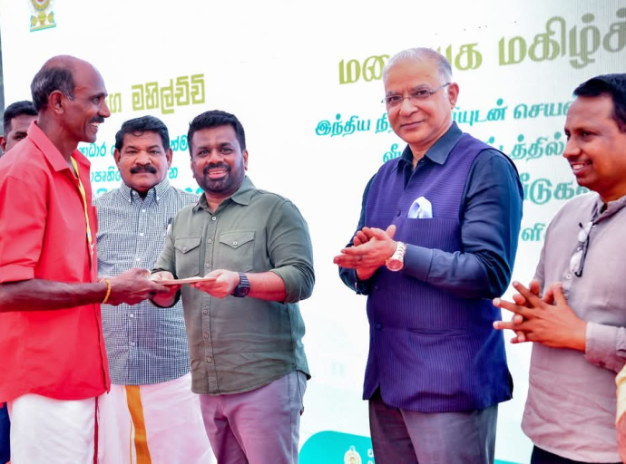மலையக மக்களுக்கு வீட்டு உரிமைப் பத்திரங்கள் வழங்கும் நிகழ்வு ஜனாதிபதி தலைமையில் நடைபெற்றது