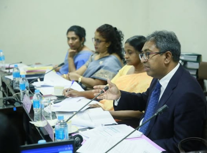 பெரிய வெங்காயம் மற்றும் உருளைக் கிழற்கிற்கான விசேட பண்ட வரியை அதிகரிக்க அரசாங்க நிதி பற்றிய குழு அனுமதி; வரிக் கொள்கை, விவசாய உற்பத்தித்திறன் மற்றும் கடுமையான மதுவரிச் சேகரிப்புக் குறித்தும் அறிவுறுத்தல்