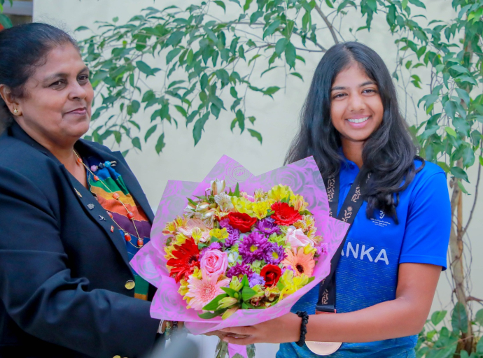 ஆசிய இளைஞர் விளையாட்டுப் போட்டிகளில் கோல்ஃப் போட்டியில் வெண்கலப் பதக்கம் வென்ற கயா தலுவத்த, நாடு திரும்பினார்