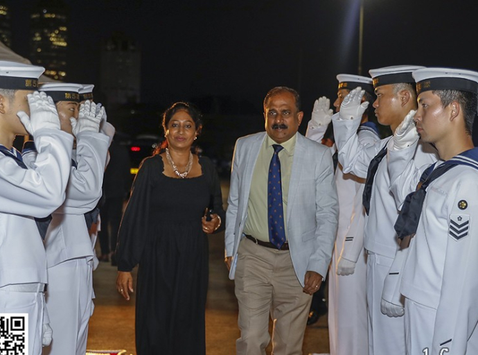 ஜப்பானிய JMSDF AKEBONO" கப்பலுக்கான விஜயத்தின் போது பாதுகாப்பு பிரதி அமைச்சர் இருதரப்பு ஒத்துழைப்பு தொடர்பில் வலியுறுத்தினார்
