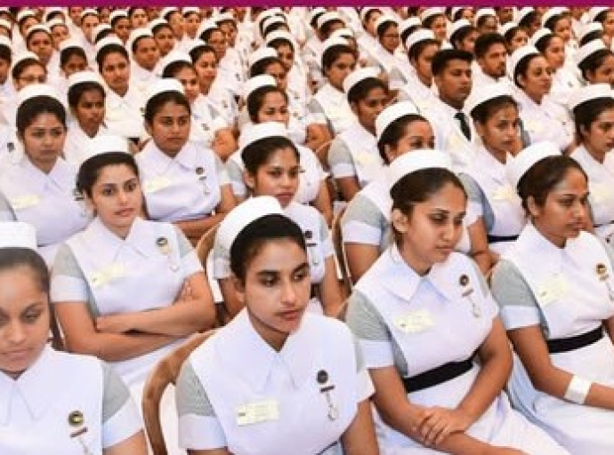 04 ஆண்டுகளுக்குப் பிறகு அறிவியல் துறையில் 700 தாதியர் பட்டதாரிகளை ஒருங்கிணைப்பு பயிற்சி பாடநெறிக்காக ஆட்சேர்ப்பு செய்வதற்கான நியமனக் கடிதங்கள் வழங்கப்பட்டன.